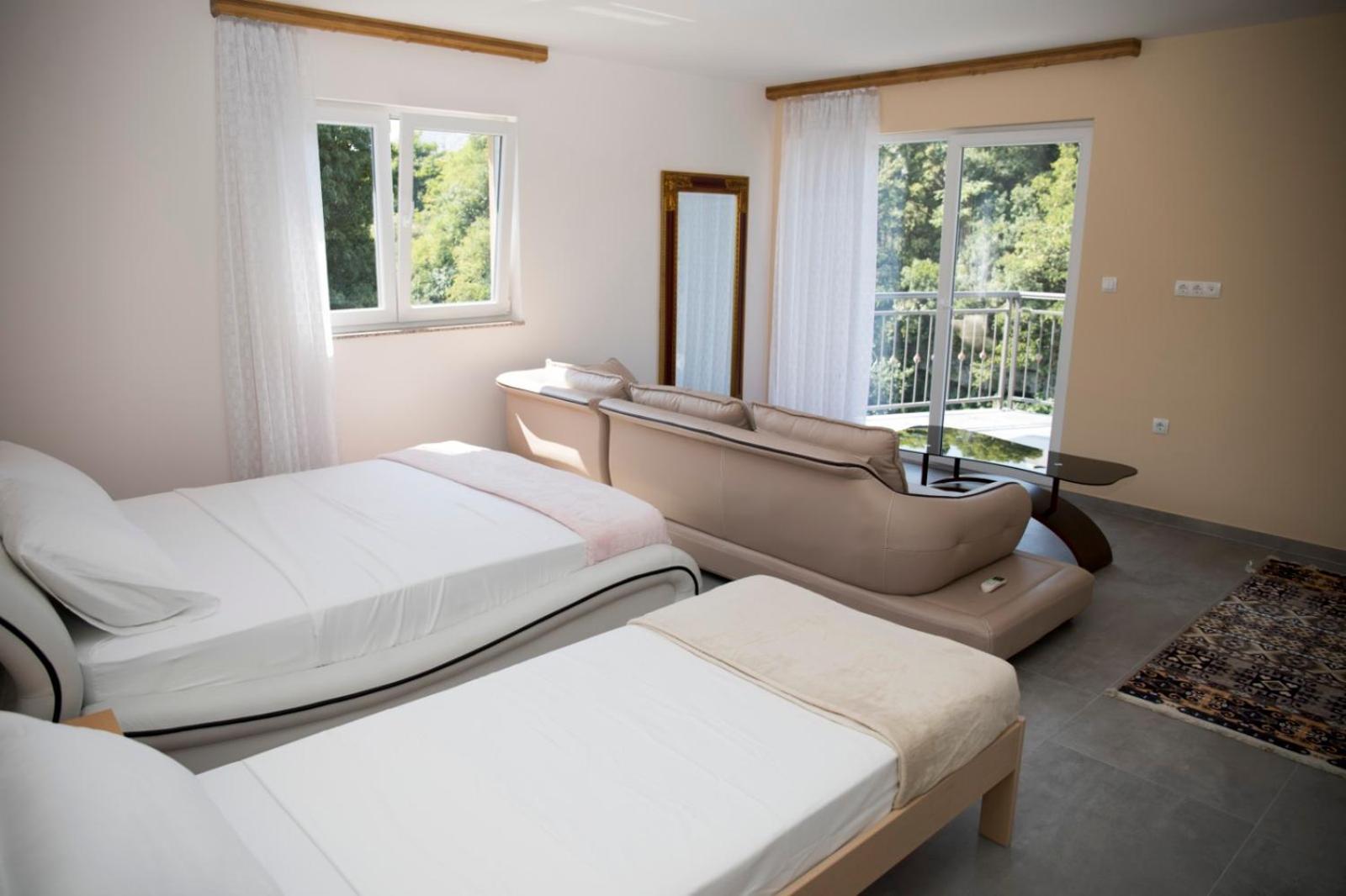 Kovac Riverfront Apartments Mostar Bagian luar foto