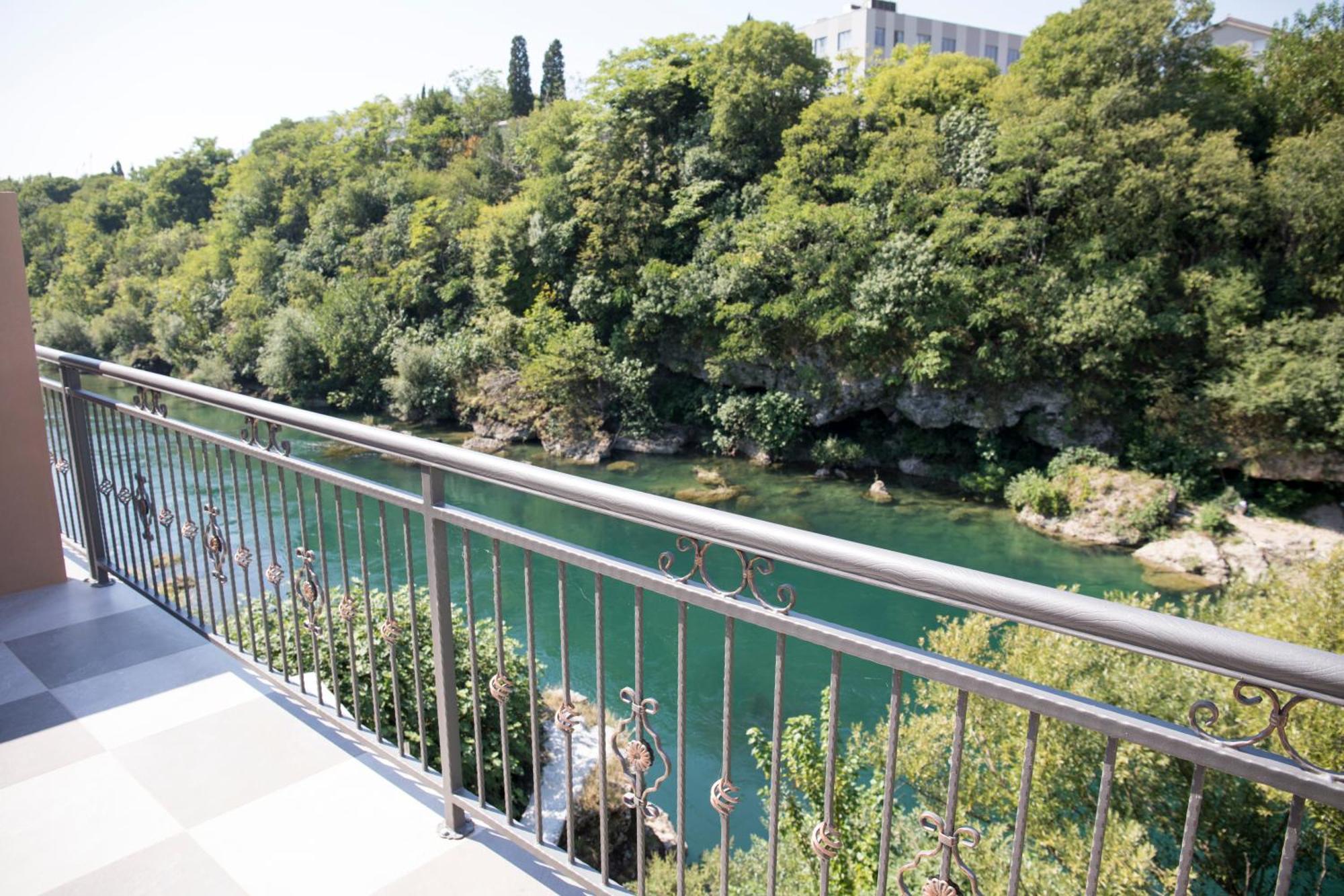 Kovac Riverfront Apartments Mostar Bagian luar foto